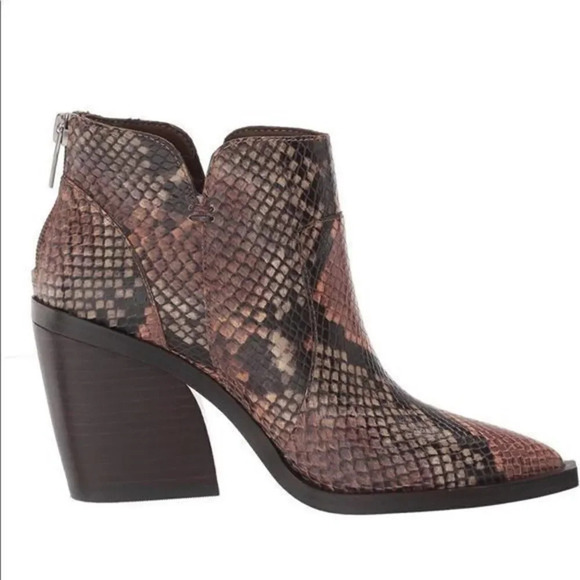 Vince Camuto Women's Gradesha Ankle Boot Fashion NWOT - Picture 2 of 12